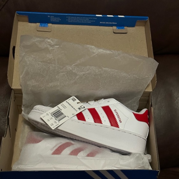 New Kid Adidas - Picture 5 of 6